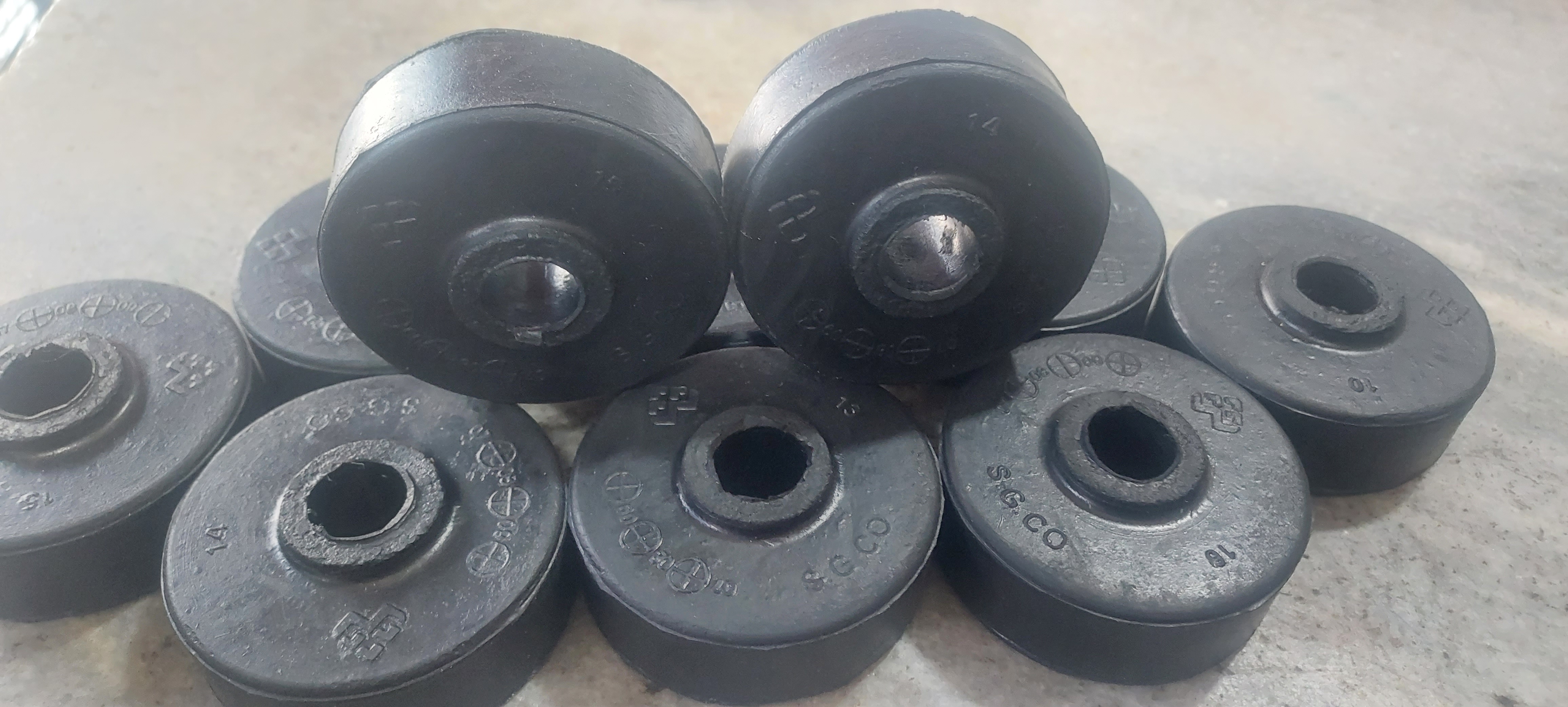 لاستیک اتاق جلو نیسان